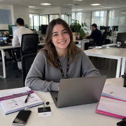 assistant commercialisation